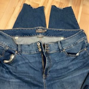 Torrid ripped leg (with blk lace inserts) jeggings